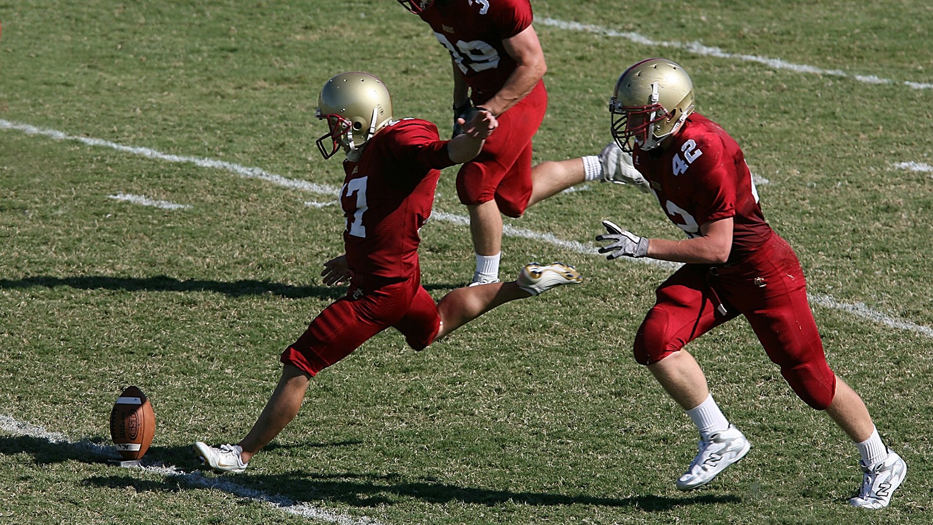 “青少年足球文化交流活动在多地举行，多元互动”，开展青少年足球运动的意义