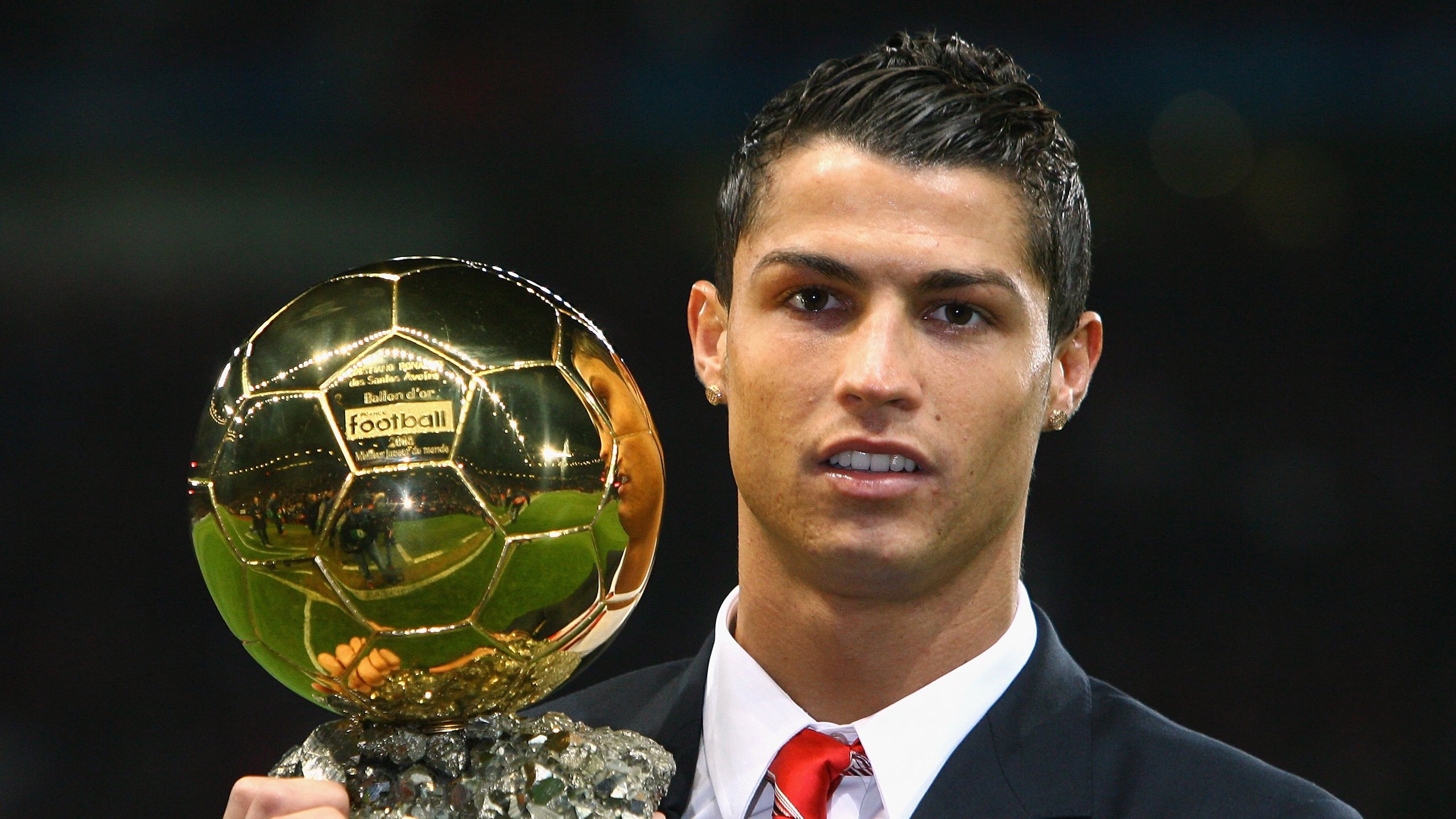 西甲巴萨不敌毕尔巴鄂，登贝莱因伤退场，登贝莱巴萨转会费